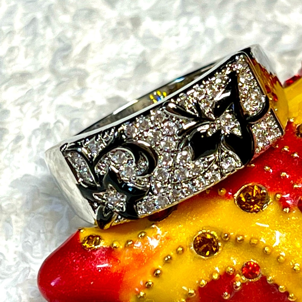 Black silver and rhinestone ring NWOT